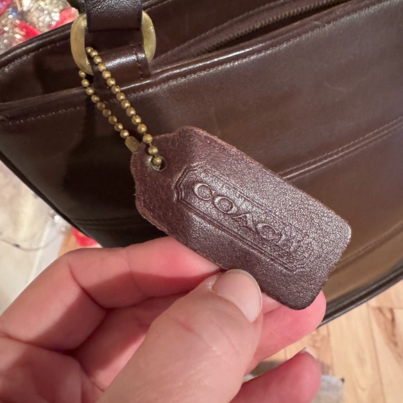 COACH purse! Vintage brown coach purse used in great condition. - Picture 4 of 11